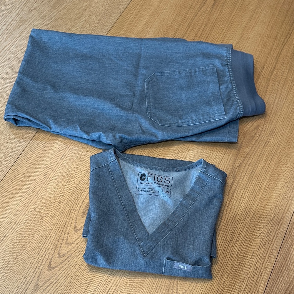 Figs Women's Gray Scrub Set